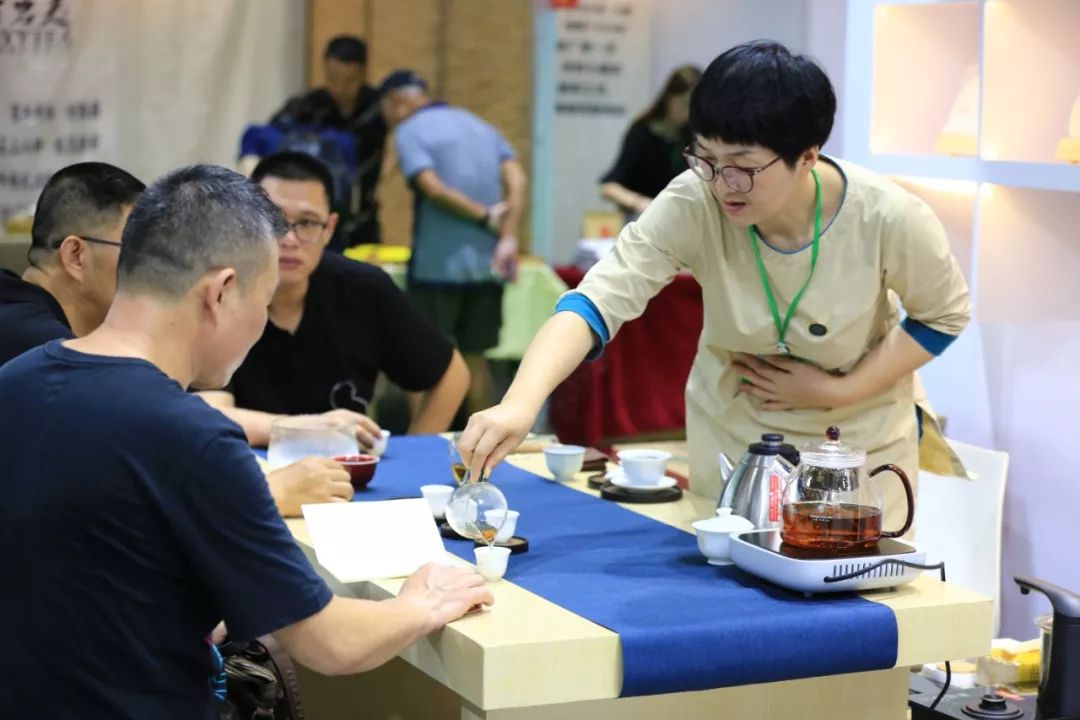 今天，烟台这里人潮涌动！初秋的这场约会就“茶”你啦！