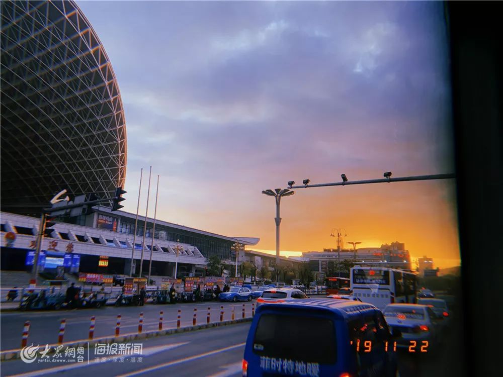 惊艳！今早，烟台上演“拨云见日”天空奇景！